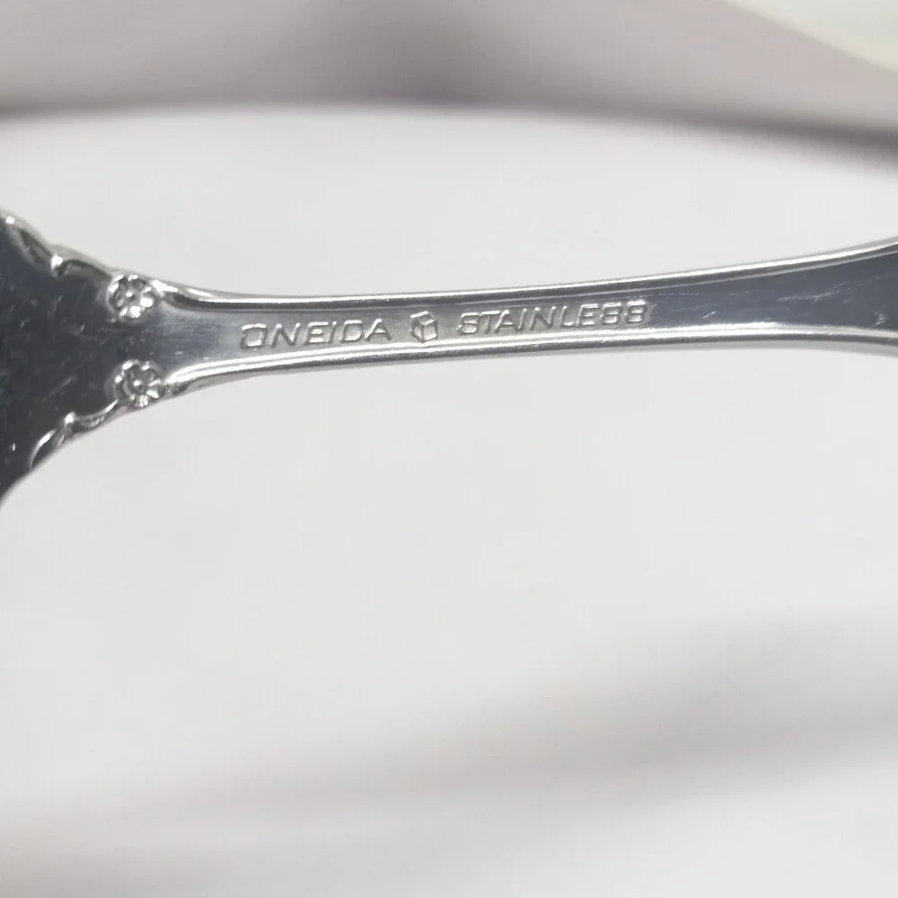 Oneida Dover Stainless Steel Place Oval Soup Spoon-Cube Mark-Floral